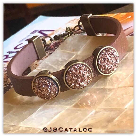 🍂Druzy Cabochon On PU Leather Band Bracelet - Picture 2 of 7